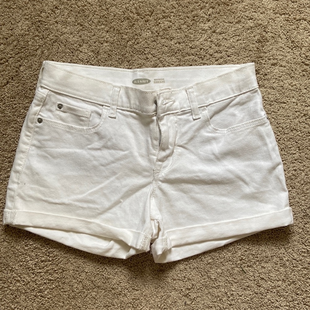 OLD NAVY CUFFED WHITE BOYFRIEND SHORT SIZE 4